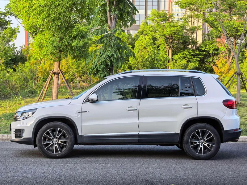 Volkswagen Tiguan 2016 300TSI Édition de luxe à quatre roues motrices automatique intérieur photo 14 Volkswagen Tiguan 2016 300TSI Édition de luxe à quatre roues motrices automatique intérieur photo 14