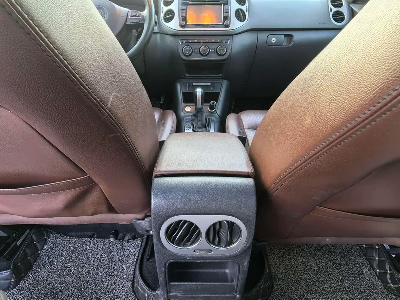 Volkswagen Tiguan 2016 300TSI Édition de luxe à quatre roues motrices automatique intérieur photo 16 Volkswagen Tiguan 2016 300TSI Édition de luxe à quatre roues motrices automatique intérieur photo 16