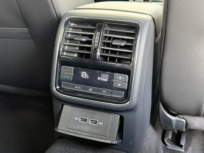 Volkswagen CC 2019 330TSI Charm Yan Edition China V interior photo 10 Volkswagen CC 2019 330TSI Charm Yan Edition China V interior photo 10