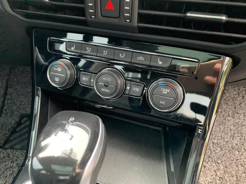 Volkswagen Passat 2019 330TSI Elite Edition Country VI interior photo 10 Volkswagen Passat 2019 330TSI Elite Edition Country VI interior photo 10