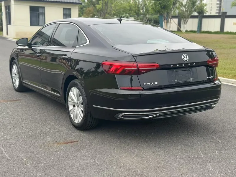 Volkswagen Passat 2019 330TSI Elite Edition Country VI interior photo 16 Volkswagen Passat 2019 330TSI Elite Edition Country VI interior photo 16