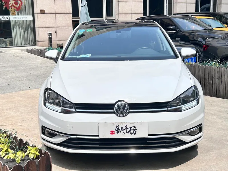 Volkswagen Golf 2018 230TSI Automatic Comfort Type exterior photo 2 Volkswagen Golf 2018 230TSI Automatic Comfort Type exterior photo 2