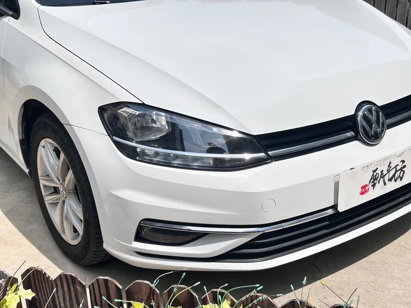 Volkswagen Golf 2018 230TSI Automatic Comfort Type exterior photo 3 Volkswagen Golf 2018 230TSI Automatic Comfort Type exterior photo 3