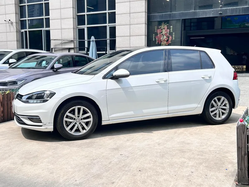 Volkswagen Golf 2018 230TSI Automatic Comfort Type exterior photo 4 Volkswagen Golf 2018 230TSI Automatic Comfort Type exterior photo 4