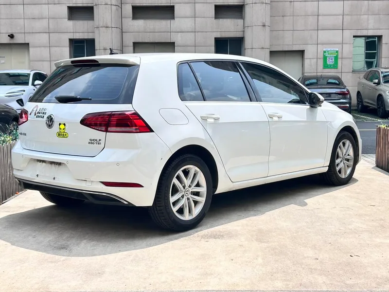 Volkswagen Golf 2018 230TSI Automatic Comfort Type exterior photo 5 Volkswagen Golf 2018 230TSI Automatic Comfort Type exterior photo 5