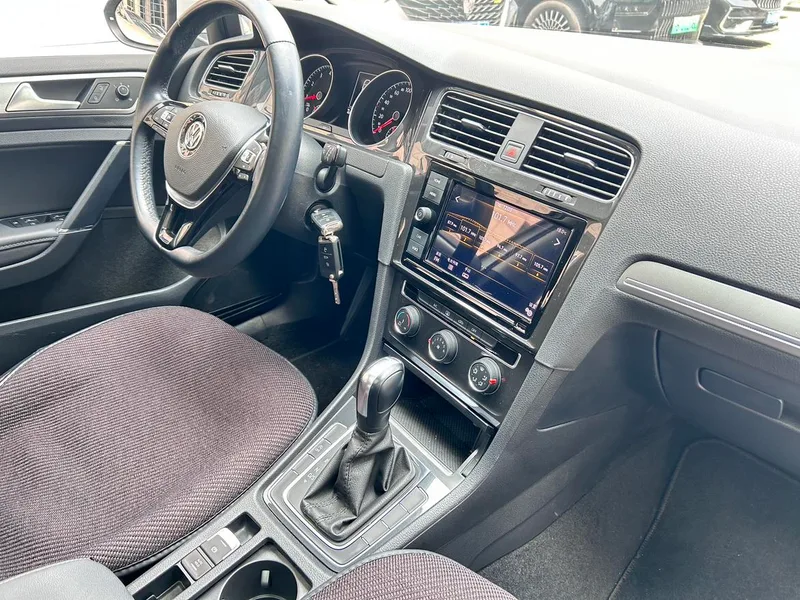 Volkswagen Golf 2018 230TSI Automatic Comfort Type interior photo 10 Volkswagen Golf 2018 230TSI Automatic Comfort Type interior photo 10