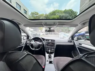 Volkswagen Golf 2018 230TSI Automatic Comfort Type interior photo 14 Volkswagen Golf 2018 230TSI Automatic Comfort Type interior photo 14