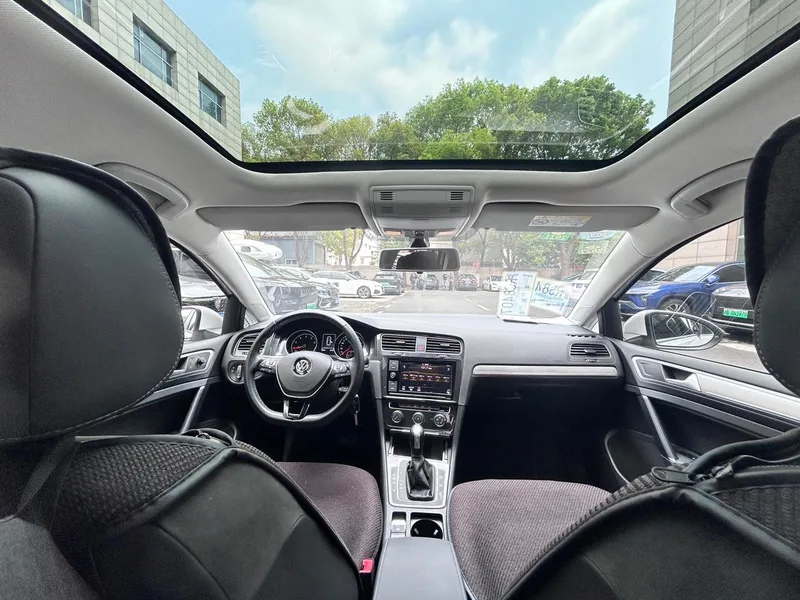 Volkswagen Golf 2018 230TSI Automatic Comfort Type interior photo 14 Volkswagen Golf 2018 230TSI Automatic Comfort Type interior photo 14