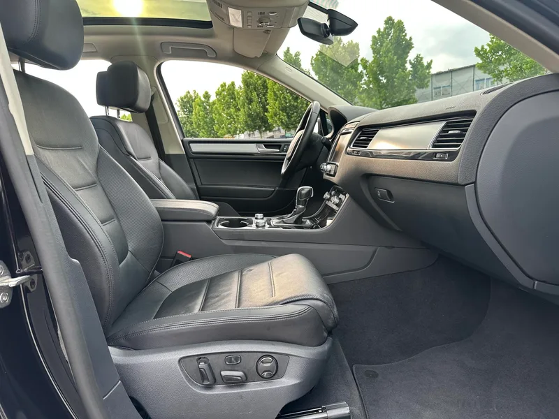 Volkswagen Touareg 2017 3.0TSI Boundary Extension Edition interior photo 11 Volkswagen Touareg 2017 3.0TSI Boundary Extension Edition interior photo 11