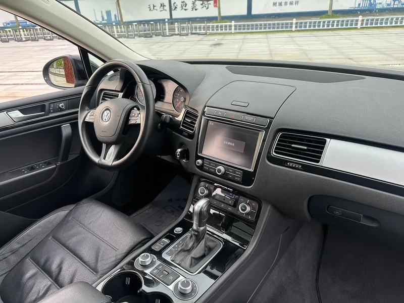Volkswagen Touareg 2017 3.0TSI Boundary Extension Edition interior photo 14 Volkswagen Touareg 2017 3.0TSI Boundary Extension Edition interior photo 14