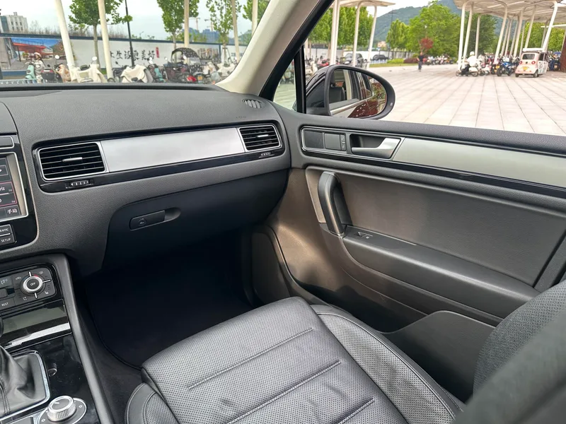 Volkswagen Touareg 2017 3.0TSI Boundary Extension Edition interior photo 15 Volkswagen Touareg 2017 3.0TSI Boundary Extension Edition interior photo 15