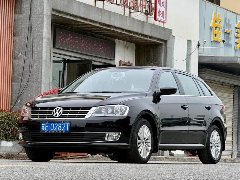 Volkswagen Gran Lavida 2013 1.4TSI Automatic Comfort Type exterior photo 1 Volkswagen Gran Lavida 2013 1.4TSI Automatic Comfort Type exterior photo 1