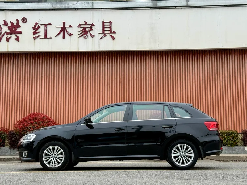 Volkswagen Gran Lavida 2013 1.4TSI Automatic Comfort Type exterior photo 3 Volkswagen Gran Lavida 2013 1.4TSI Automatic Comfort Type exterior photo 3