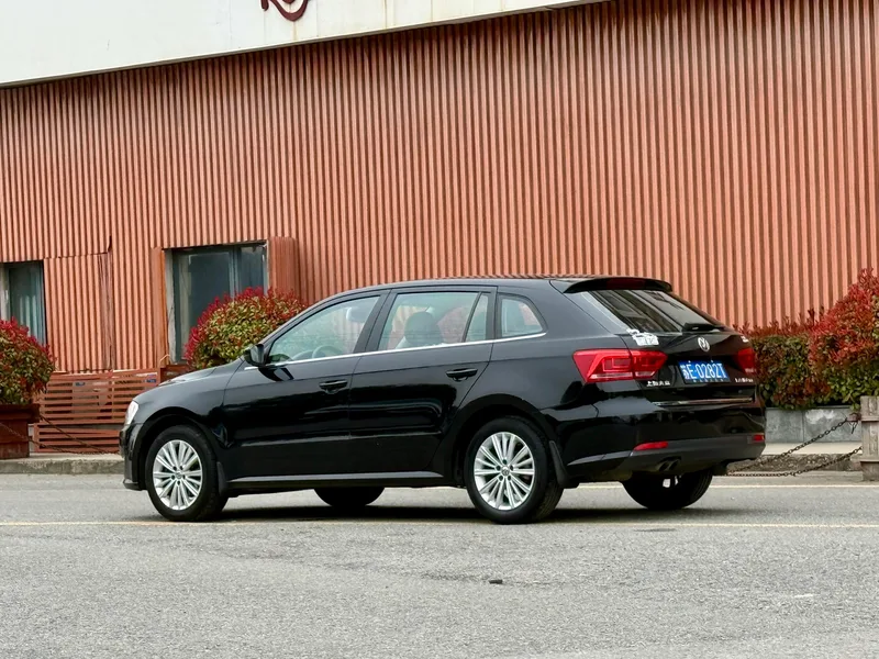 Volkswagen Gran Lavida 2013 1.4TSI Automatic Comfort Type exterior photo 4 Volkswagen Gran Lavida 2013 1.4TSI Automatic Comfort Type exterior photo 4