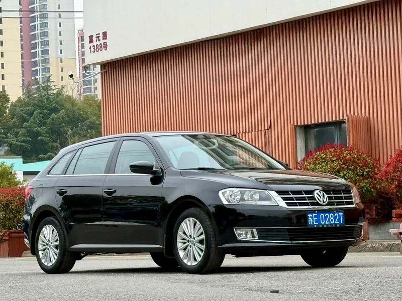 Volkswagen Gran Lavida 2013 1.4TSI Automatic Comfort Type exterior photo 5 Volkswagen Gran Lavida 2013 1.4TSI Automatic Comfort Type exterior photo 5
