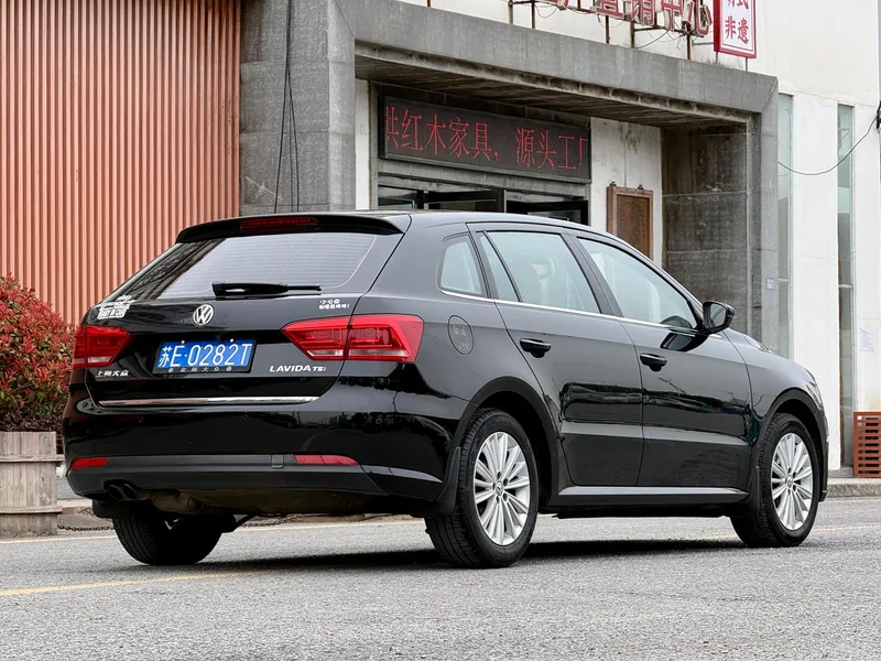 Volkswagen Gran Lavida 2013 1.4TSI Automatic Comfort Type exterior photo 6 Volkswagen Gran Lavida 2013 1.4TSI Automatic Comfort Type exterior photo 6