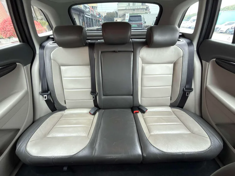 Volkswagen Gran Lavida 2013 1.4TSI Automatic Comfort Type interior photo 10 Volkswagen Gran Lavida 2013 1.4TSI Automatic Comfort Type interior photo 10