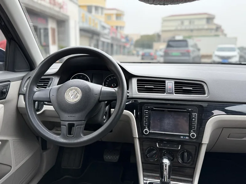 Volkswagen Gran Lavida 2013 1.4TSI Automatic Comfort Type interior photo 14 Volkswagen Gran Lavida 2013 1.4TSI Automatic Comfort Type interior photo 14