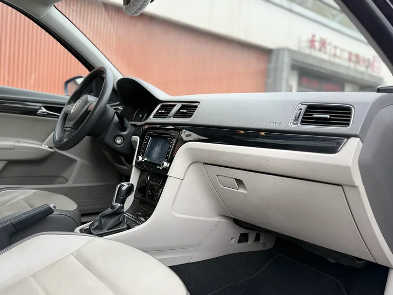 Volkswagen Gran Lavida 2013 1.4TSI Automatic Comfort Type interior photo 16 Volkswagen Gran Lavida 2013 1.4TSI Automatic Comfort Type interior photo 16