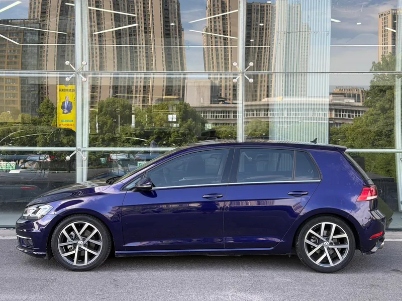 Volkswagen Golf 2020 Любимая версия 280TSI DSG Комфорт типа экстерьер фото 3 Volkswagen Golf 2020 Любимая версия 280TSI DSG Комфорт типа экстерьер фото 3