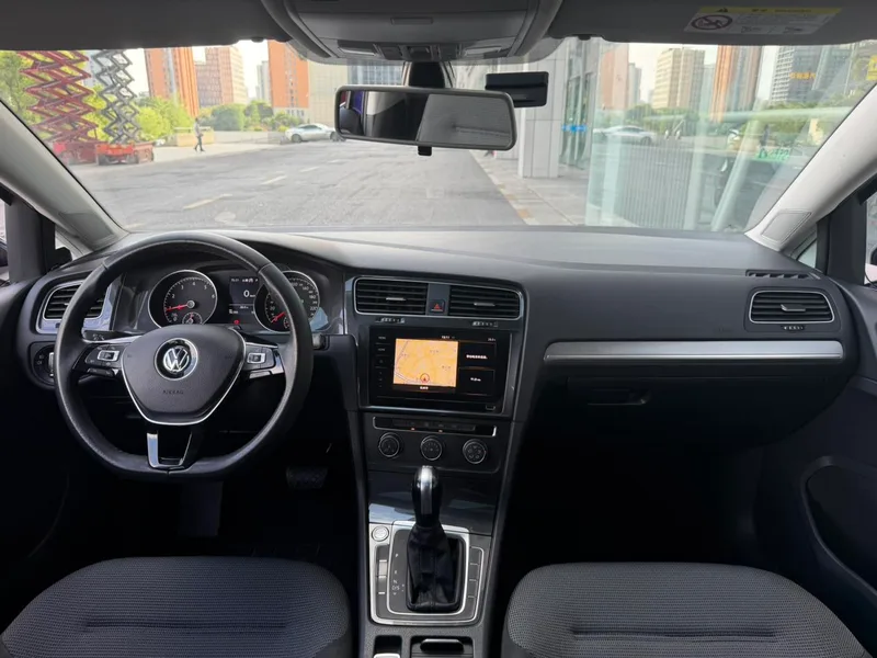 Volkswagen Golf 2020 Любимая версия 280TSI DSG Комфорт типа интерьер фото 9 Volkswagen Golf 2020 Любимая версия 280TSI DSG Комфорт типа интерьер фото 9