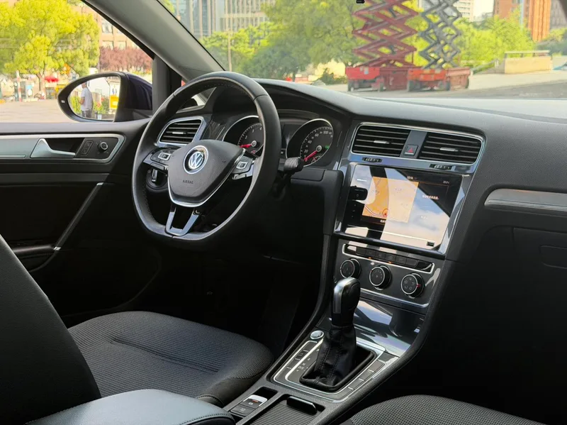 Volkswagen Golf 2020 Любимая версия 280TSI DSG Комфорт типа интерьер фото 10 Volkswagen Golf 2020 Любимая версия 280TSI DSG Комфорт типа интерьер фото 10