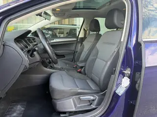 Volkswagen Golf 2020 Любимая версия 280TSI DSG Комфорт типа интерьер фото 11 Volkswagen Golf 2020 Любимая версия 280TSI DSG Комфорт типа интерьер фото 11