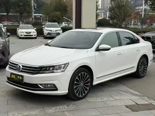 Volkswagen Passat 2016 330TSI DSG Version honorifique