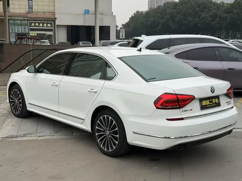 Volkswagen Passat 2016 330TSI DSG Your Excellency's Edition exterior photo 4 Volkswagen Passat 2016 330TSI DSG Your Excellency's Edition exterior photo 4