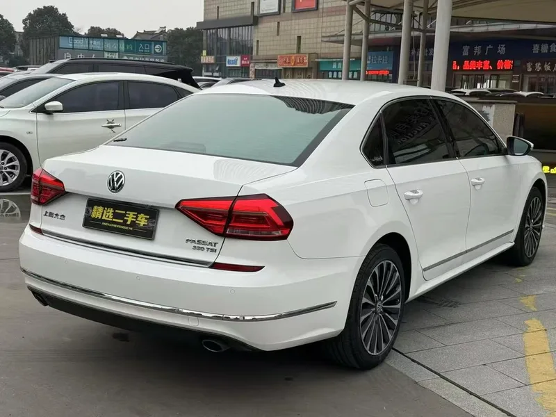 Volkswagen Passat 2016 330TSI DSG Your Excellency's Edition exterior photo 6 Volkswagen Passat 2016 330TSI DSG Your Excellency's Edition exterior photo 6