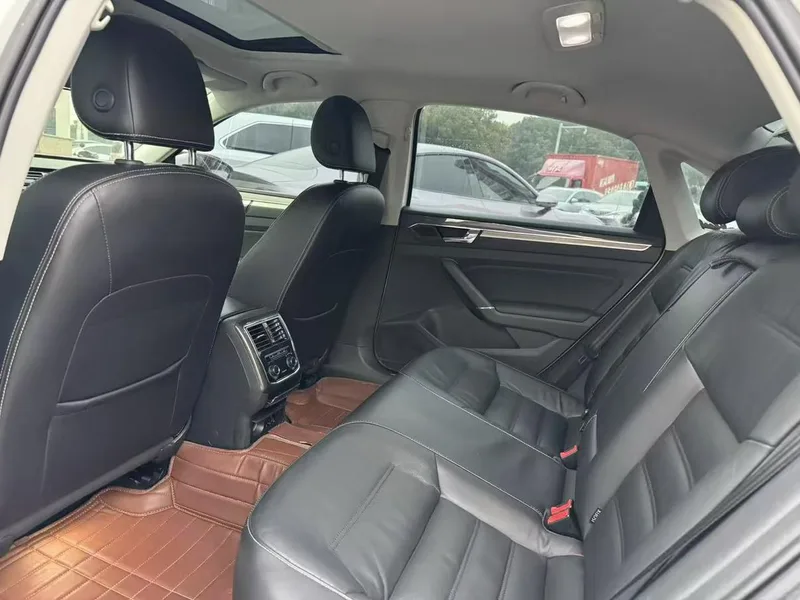 Volkswagen Passat 2016 330TSI DSG Your Excellency's Edition interior photo 8 Volkswagen Passat 2016 330TSI DSG Your Excellency's Edition interior photo 8