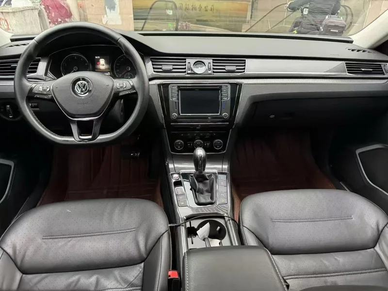Volkswagen Passat 2016 330TSI DSG Your Excellency's Edition interior photo 9 Volkswagen Passat 2016 330TSI DSG Your Excellency's Edition interior photo 9