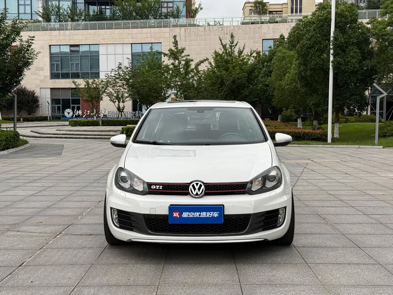 Volkswagen Golf GTI 2012 2.0TSI GTI exterior photo 2 Volkswagen Golf GTI 2012 2.0TSI GTI exterior photo 2