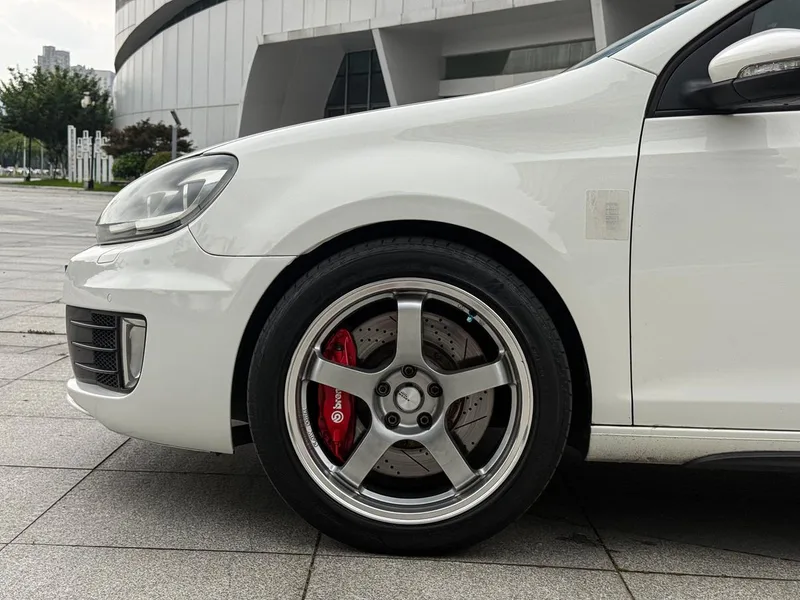 Volkswagen Golf GTI 2012 2.0TSI GTI exterior photo 5 Volkswagen Golf GTI 2012 2.0TSI GTI exterior photo 5