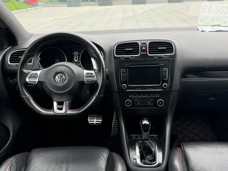 Volkswagen Golf GTI 2012 2.0TSI GTI interior photo 11 Volkswagen Golf GTI 2012 2.0TSI GTI interior photo 11