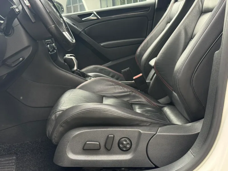 Volkswagen Golf GTI 2012 2.0TSI GTI interior photo 14 Volkswagen Golf GTI 2012 2.0TSI GTI interior photo 14