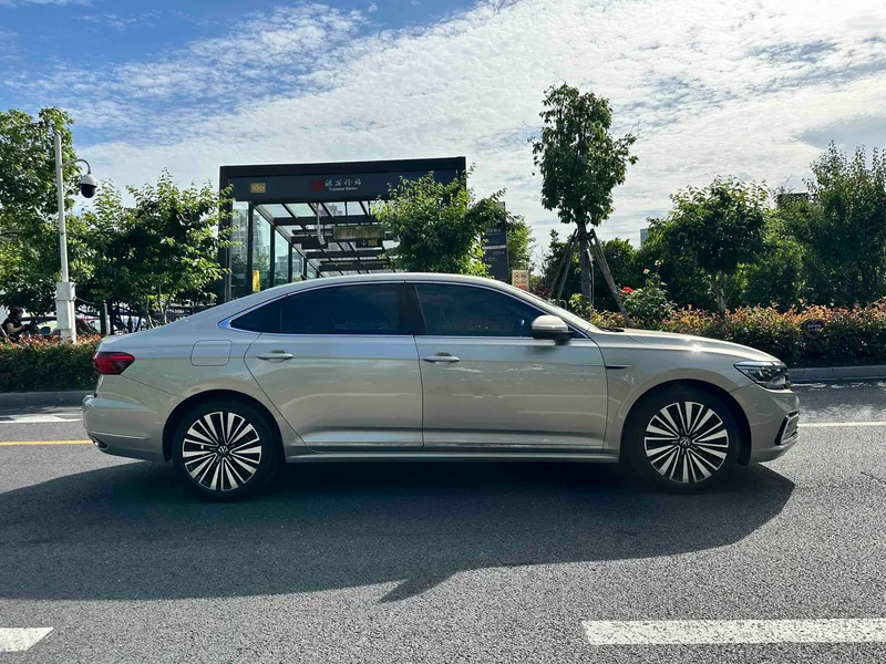 Volkswagen Passat 2021 330TSI Elite Edition interior photo 9 Volkswagen Passat 2021 330TSI Elite Edition interior photo 9