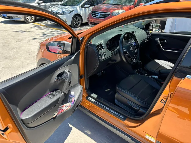 Volkswagen Polo 2018 1.5L Cross Polo Automatic exterior photo 3 Volkswagen Polo 2018 1.5L Cross Polo Automatic exterior photo 3