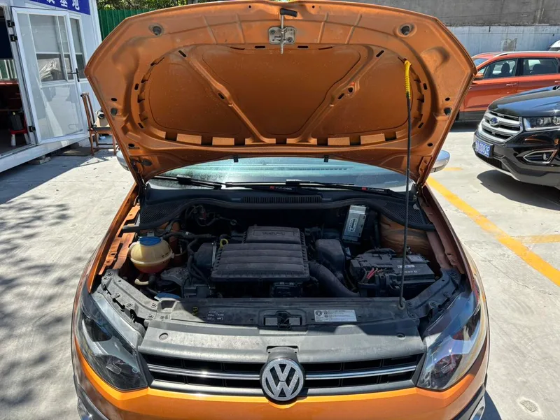 Volkswagen Polo 2018 1.5L Cross Polo Automatic interior photo 8 Volkswagen Polo 2018 1.5L Cross Polo Automatic interior photo 8