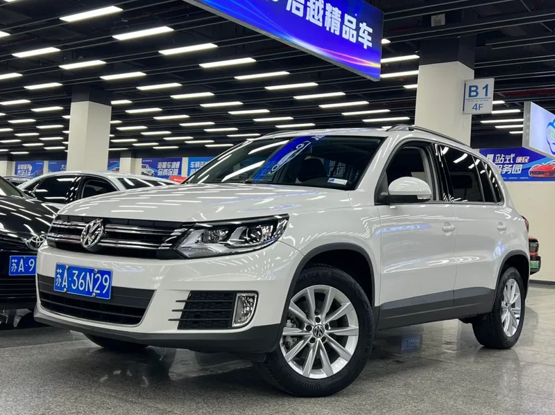 Volkswagen Tiguan 2017 300TSI Automatic Two-Drive Silk Road Comfort Edition exterior photo 2 Volkswagen Tiguan 2017 300TSI Automatic Two-Drive Silk Road Comfort Edition exterior photo 2