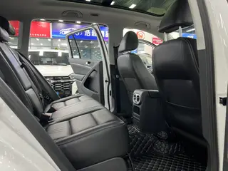 Volkswagen Tiguan 2017 300TSI Automatic Two-Drive Silk Road Comfort Edition interior photo 9 Volkswagen Tiguan 2017 300TSI Automatic Two-Drive Silk Road Comfort Edition interior photo 9