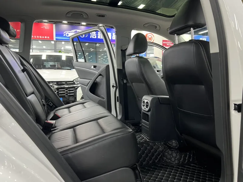 Volkswagen Tiguan 2017 300TSI Automatic Two-Drive Silk Road Comfort Edition interior photo 9 Volkswagen Tiguan 2017 300TSI Automatic Two-Drive Silk Road Comfort Edition interior photo 9