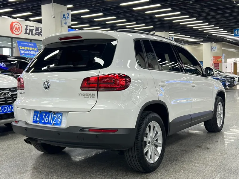Volkswagen Tiguan 2017 300TSI Automatic Two-Drive Silk Road Comfort Edition interior photo 10 Volkswagen Tiguan 2017 300TSI Automatic Two-Drive Silk Road Comfort Edition interior photo 10