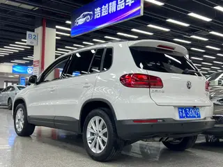 Volkswagen Tiguan 2017 300TSI Automatic Two-Drive Silk Road Comfort Edition interior photo 12 Volkswagen Tiguan 2017 300TSI Automatic Two-Drive Silk Road Comfort Edition interior photo 12