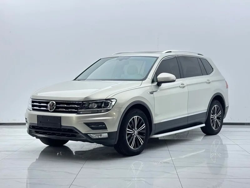 Volkswagen Tiguan L 2020 330TSI Automatic two-wheel drive panoramic comfort version Country VI exterior photo 1 Volkswagen Tiguan L 2020 330TSI Automatic two-wheel drive panoramic comfort version Country VI exterior photo 1