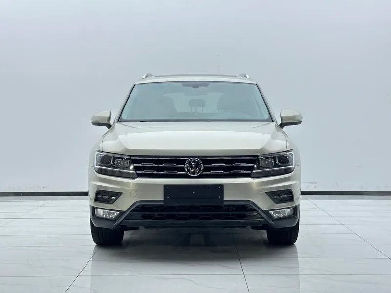 Volkswagen Tiguan L 2020 330TSI Automatic two-wheel drive panoramic comfort version Country VI exterior photo 2 Volkswagen Tiguan L 2020 330TSI Automatic two-wheel drive panoramic comfort version Country VI exterior photo 2