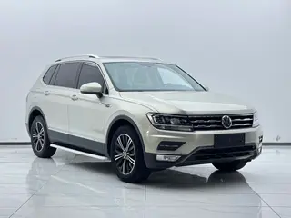 Volkswagen Tiguan L 2020 330TSI Automatic two-wheel drive panoramic comfort version Country VI exterior photo 3 Volkswagen Tiguan L 2020 330TSI Automatic two-wheel drive panoramic comfort version Country VI exterior photo 3