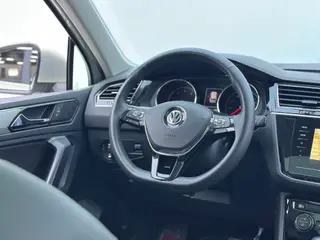 Volkswagen Tiguan L 2020 330TSI Automatic two-wheel drive panoramic comfort version Country VI exterior photo 4 Volkswagen Tiguan L 2020 330TSI Automatic two-wheel drive panoramic comfort version Country VI exterior photo 4