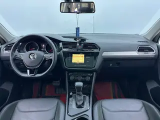 Volkswagen Tiguan L 2020 330TSI Automatic two-wheel drive panoramic comfort version Country VI exterior photo 5 Volkswagen Tiguan L 2020 330TSI Automatic two-wheel drive panoramic comfort version Country VI exterior photo 5