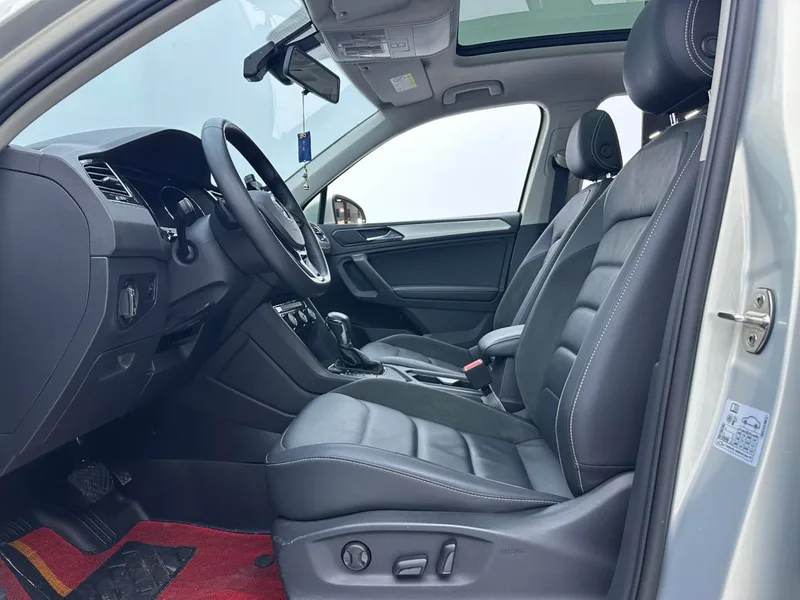 Volkswagen Tiguan L 2020 330TSI Automatic two-wheel drive panoramic comfort version Country VI interior photo 6 Volkswagen Tiguan L 2020 330TSI Automatic two-wheel drive panoramic comfort version Country VI interior photo 6